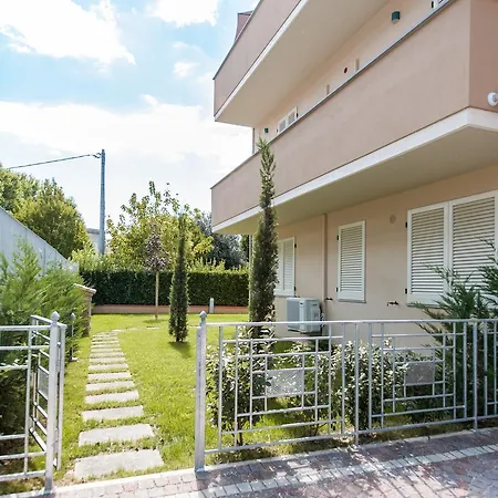 Luccainn Apartment *