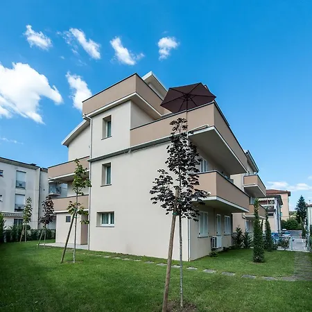 Luccainn Apartment *